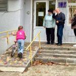 Один день з уповноваженим: безбар’єрний маршрут Теплодарської громади